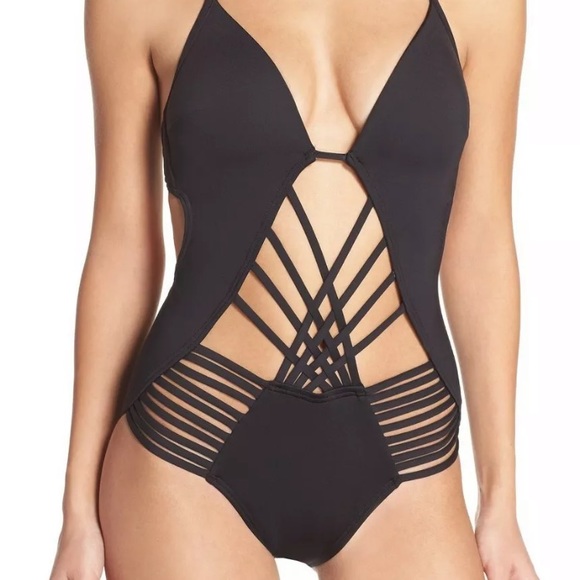 🏝NOW AVAILABLE🏝Kenneth Cole Macrame Monokini🏝 - Picture 4 of 6